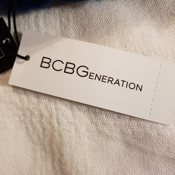 BCBGeneration women's hat big red Pom pom Macy's Exclusive - Picture 4 of 7